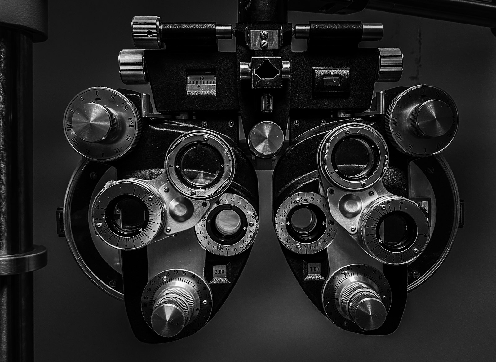 Eye examination refractor instrument